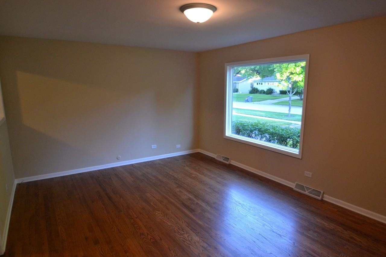 617 W Plymouth St - Photo 3 of 8