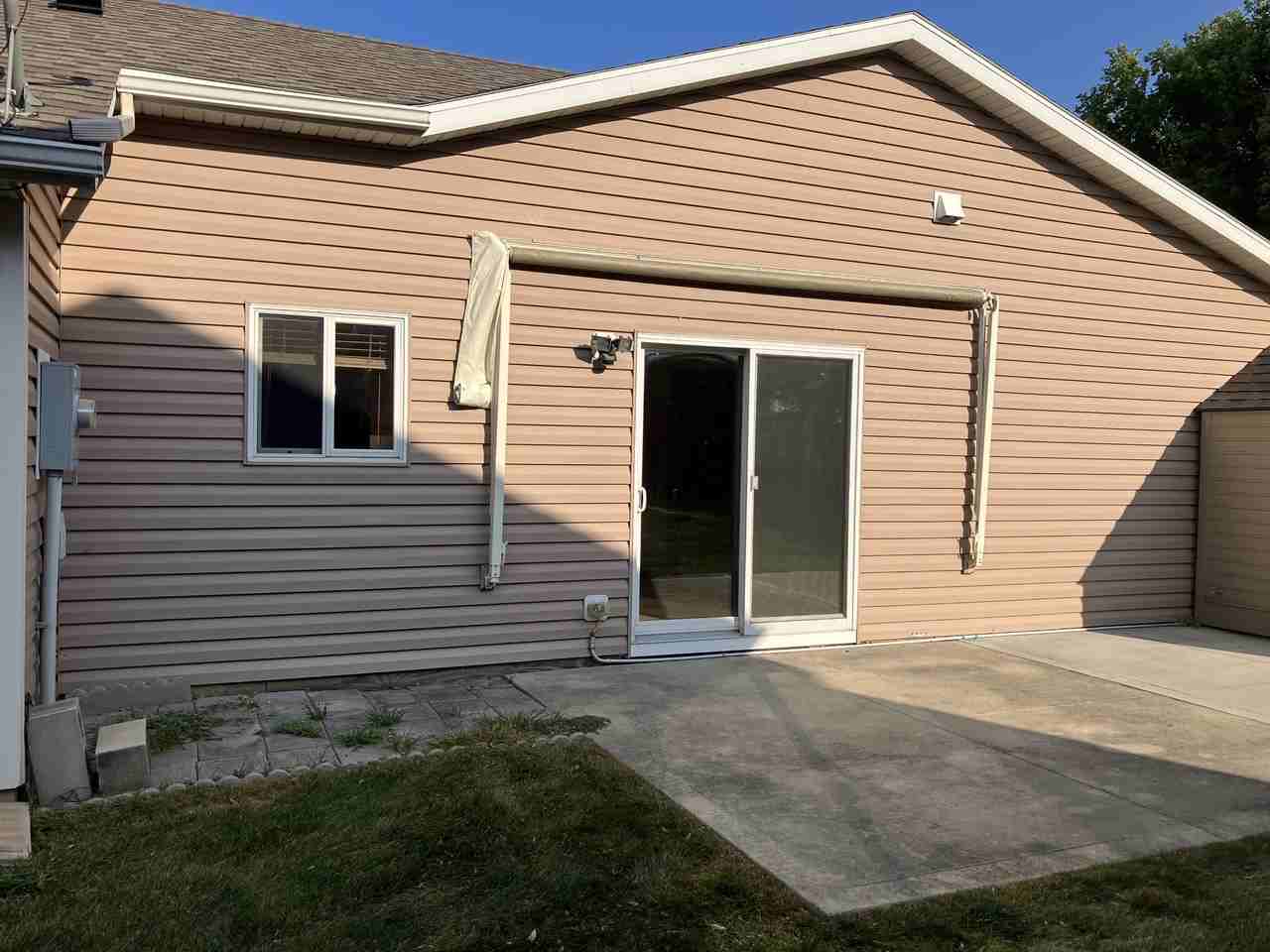 836 3rd St Ne #NA - Photo 2 of 18