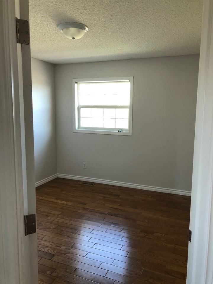 4 bedroom + Den 3 Bathroom House - Photo 2 of 30