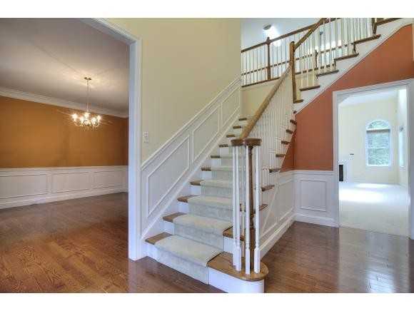 27 Pondfield Rd - Photo 2 of 30