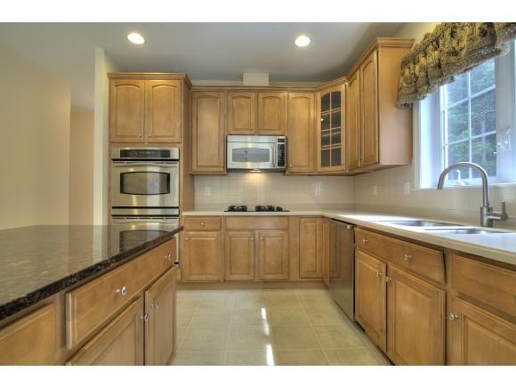 27 Pondfield Rd - Photo 3 of 30