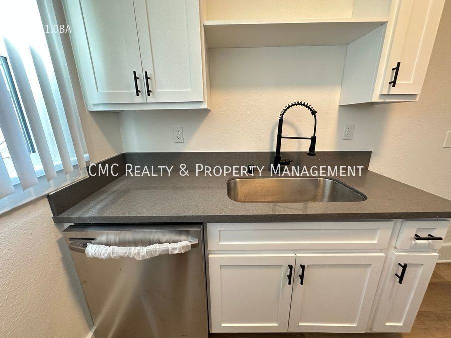 721 Pacific Ave - Photo 2 of 19