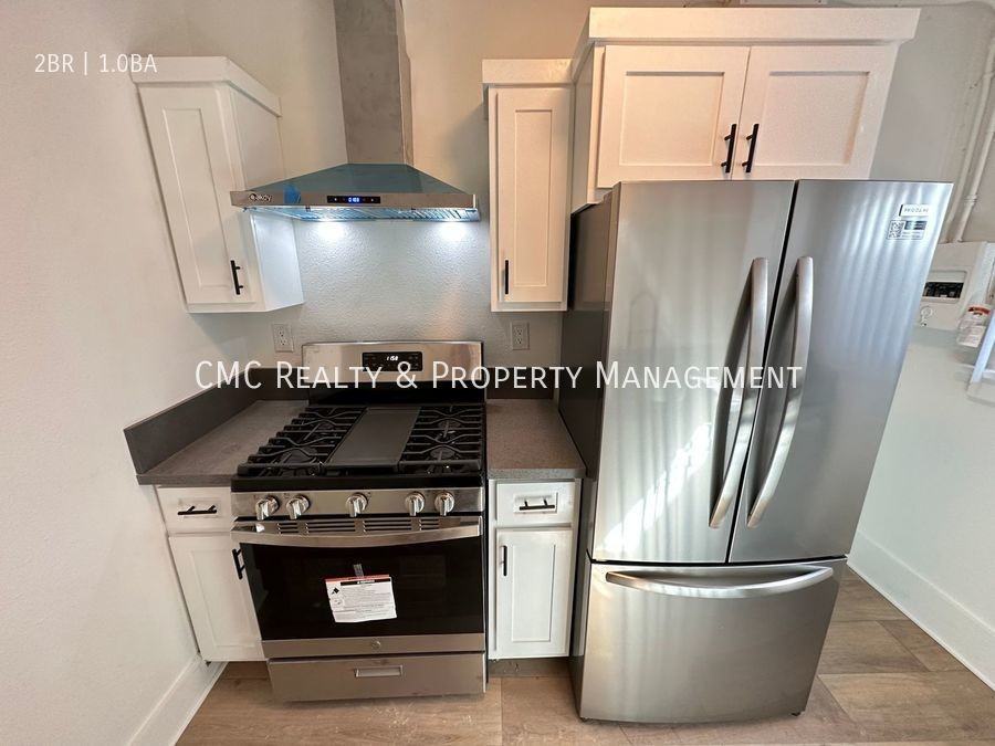 721 Pacific Ave - Photo 3 of 19