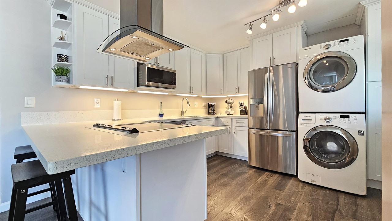 222 Liliuokalani Ave #1403 - Photo 2 of 30