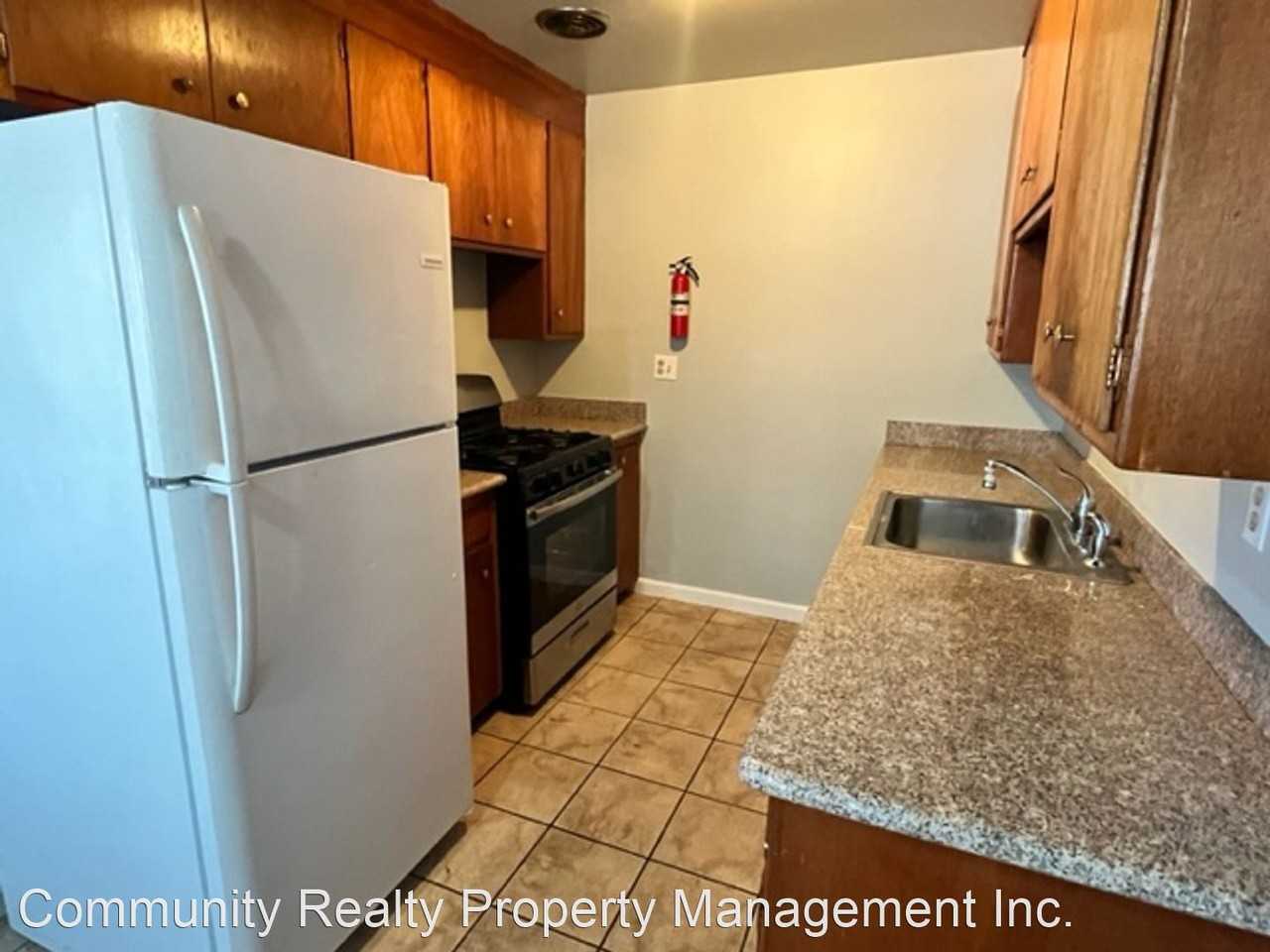 1614 102nd Ave - Photo 3 of 4