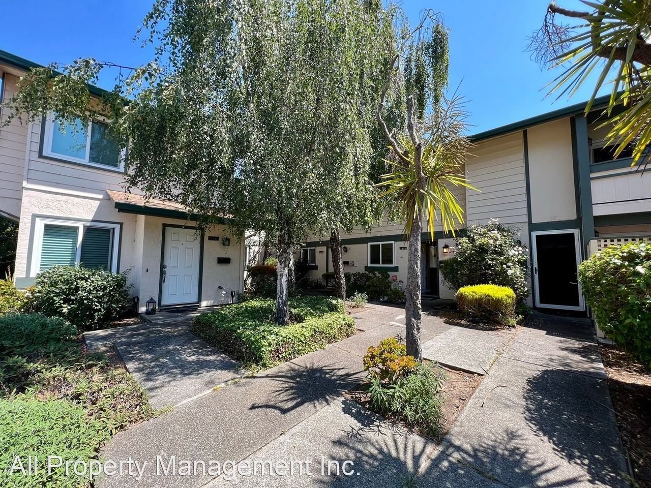 1322 Poplar Ave - Photo 2 of 26