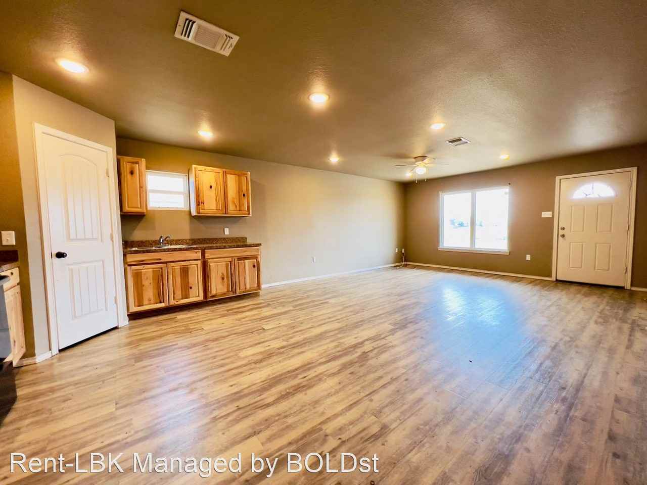 4103 E 61st St - Photo 3 of 13