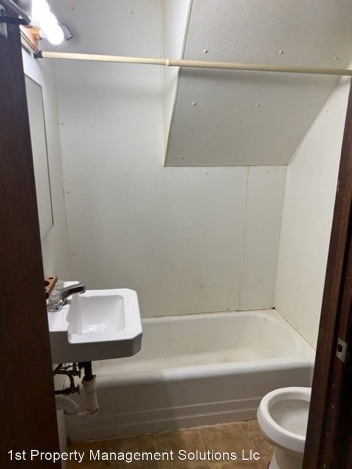 211 Pecor St - Photo 3 of 6