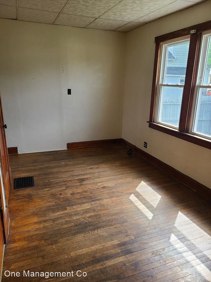 344 Massie Ave - Photo 2 of 7