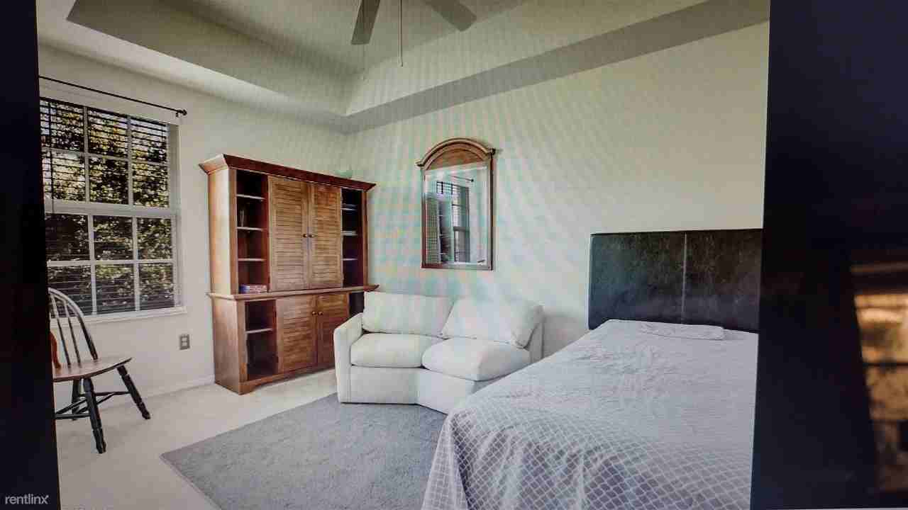 9065 Colby Dr - Photo 2 of 9