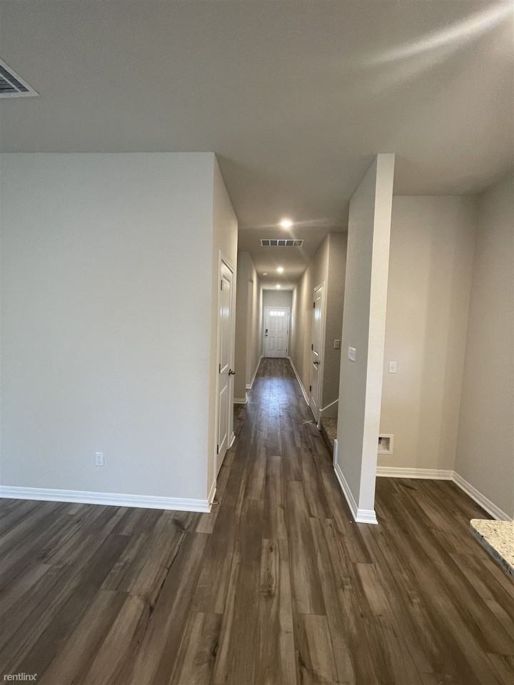 1020 View Dr - Photo 3 of 18