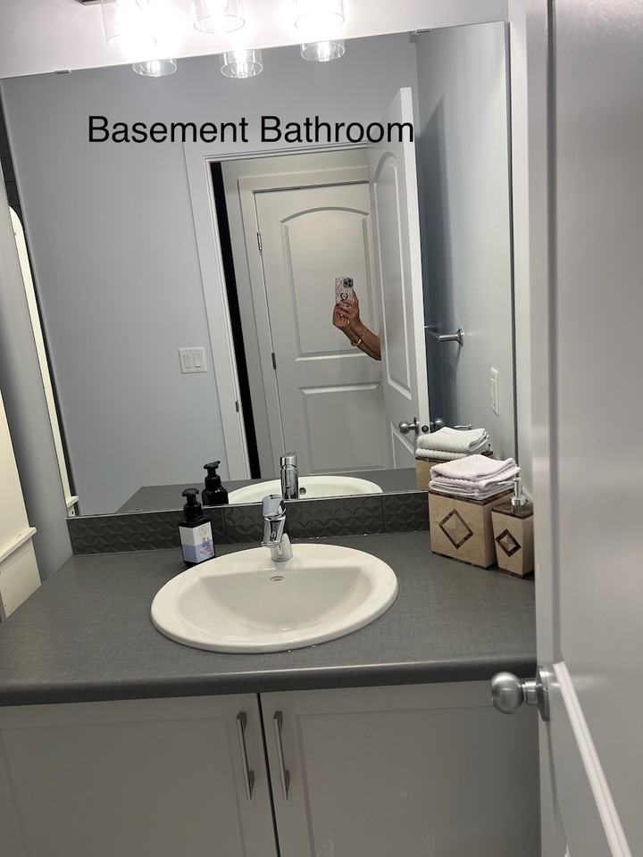 16660 32 Ave Sw Bsmt #Bsmt - Photo 5 of 10