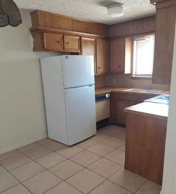 1207 Redwood Dr #D - Photo 3 of 9