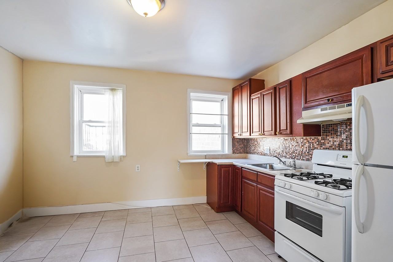 108 Bruen St #3 - Photo 2 of 12