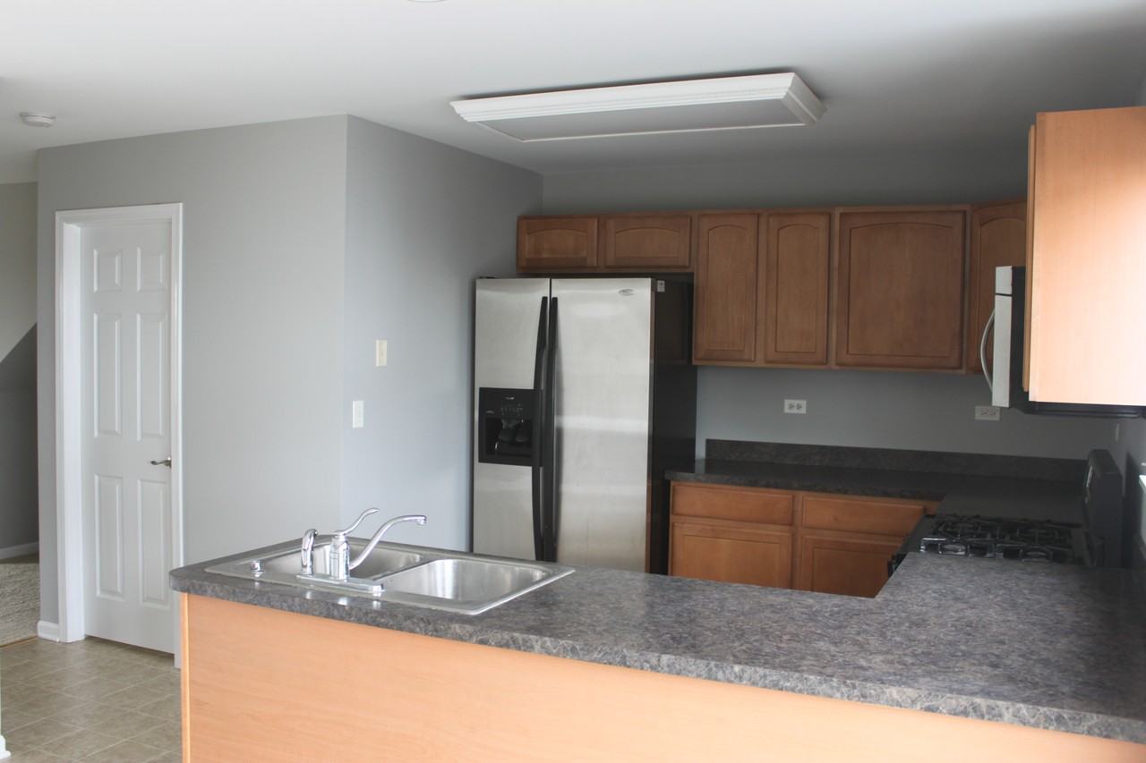 903 Emerald Dr #903 - Photo 3 of 31