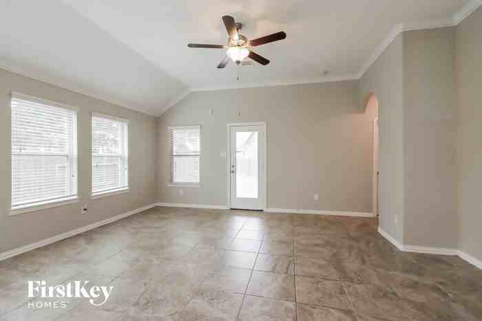 906 S Chamfer Way - Photo 3 of 15