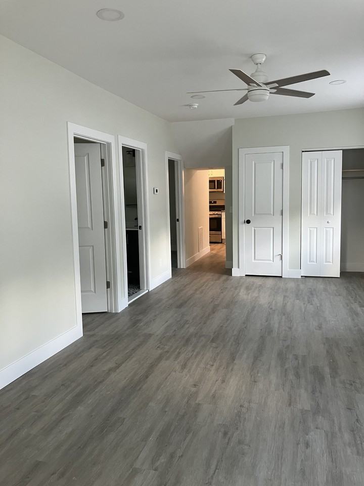 431 Sunny Ave #1stFL - Photo 3 of 11