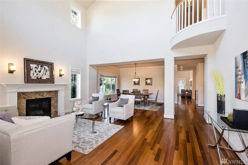 2566 22nd Ave Ne - Photo 3 of 25