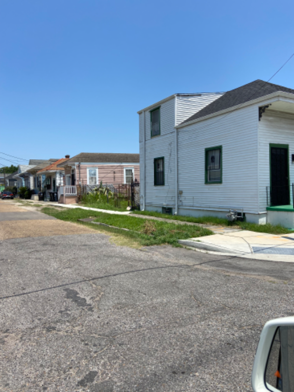 1201 N Prieur St - Photo 2 of 5