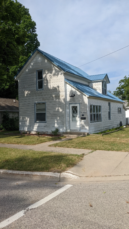 413 Maple St - Photo 2 of 17