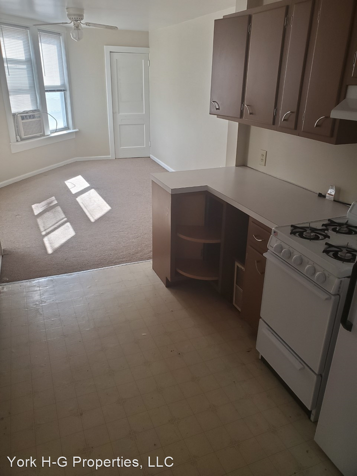 2700 Elm Street - Photo 3 of 11