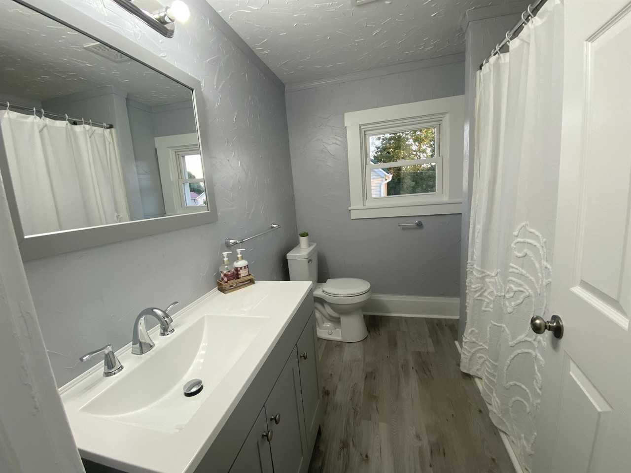 422 S 6th St #1 - Photo 2 of 9