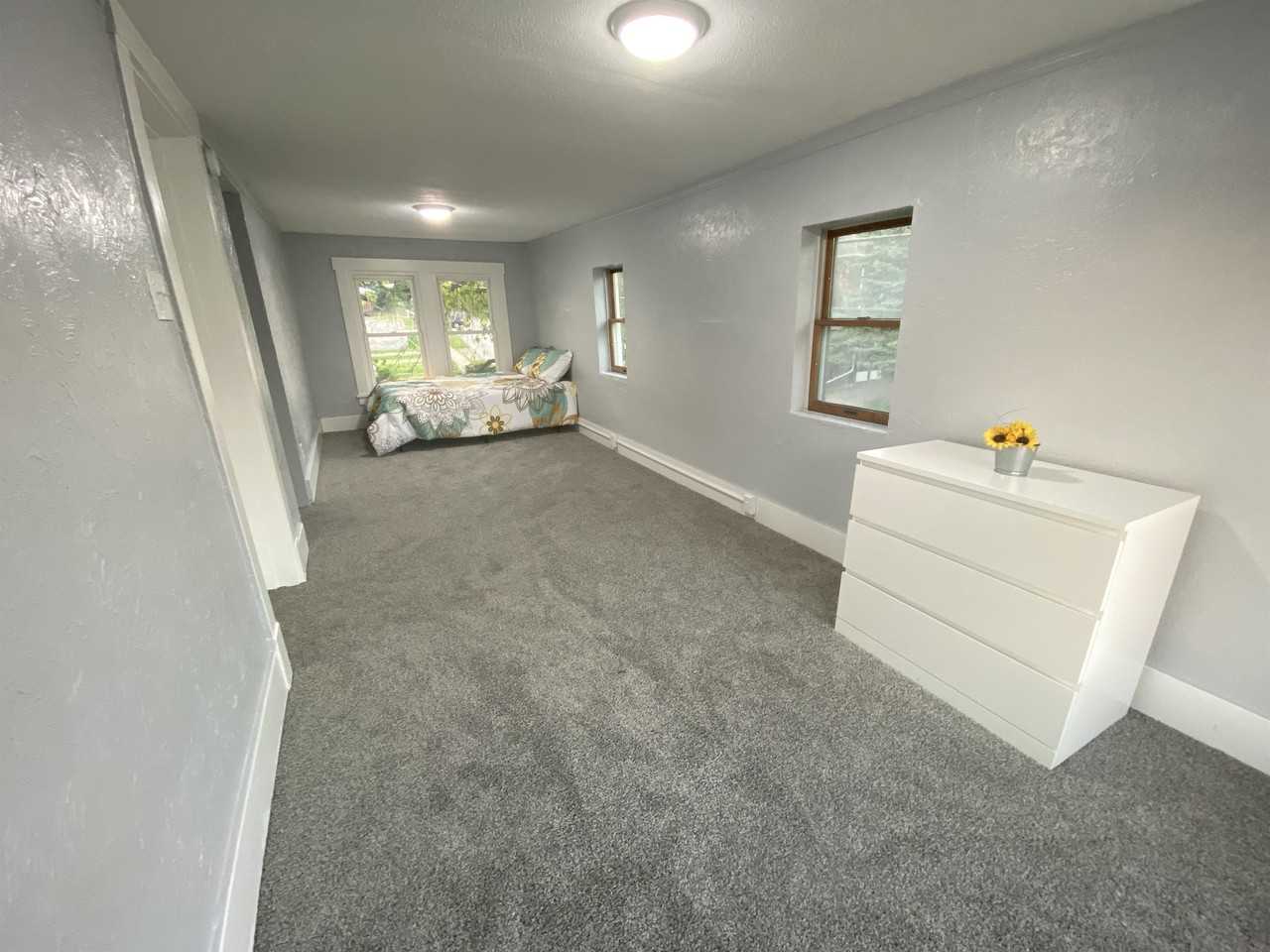 422 S 6th St #1 - Photo 5 of 9