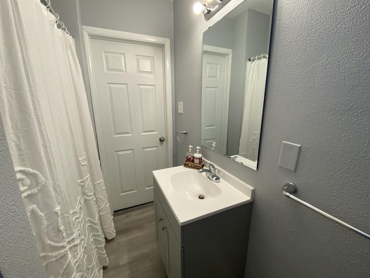 424 S 6th St #1 - Photo 2 of 7