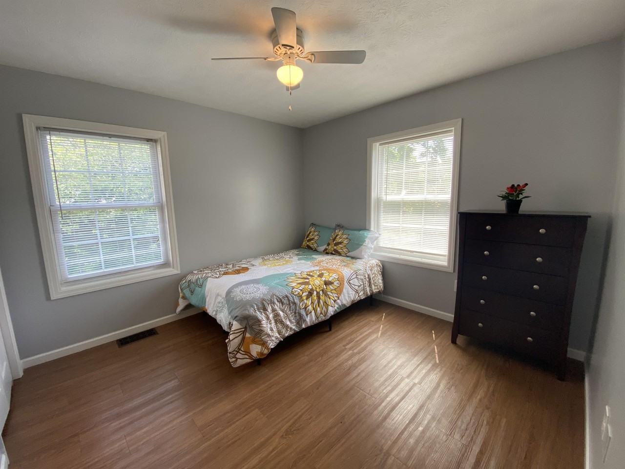 558 Locust St #1 - Photo 3 of 11