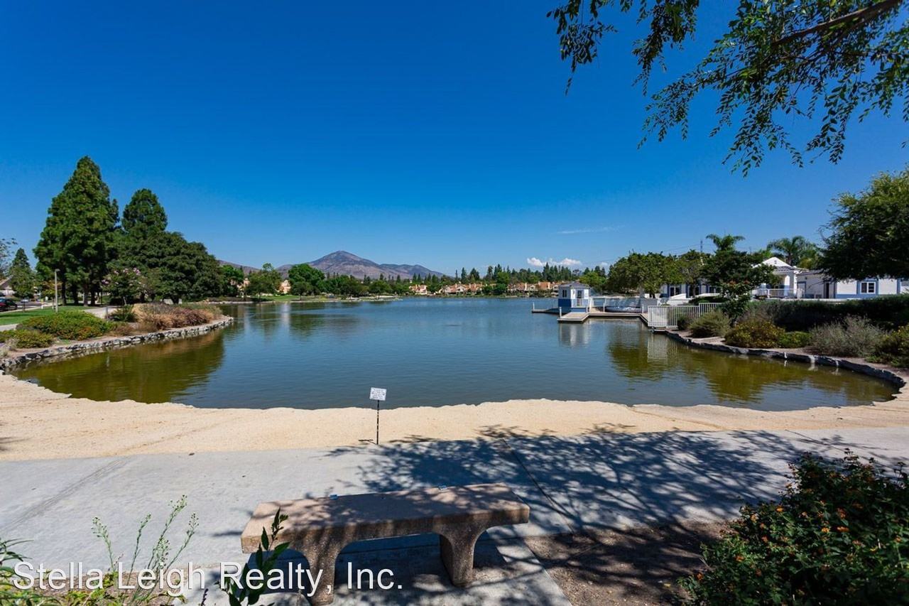 2101 Northshore Dr #C - Photo 3 of 37