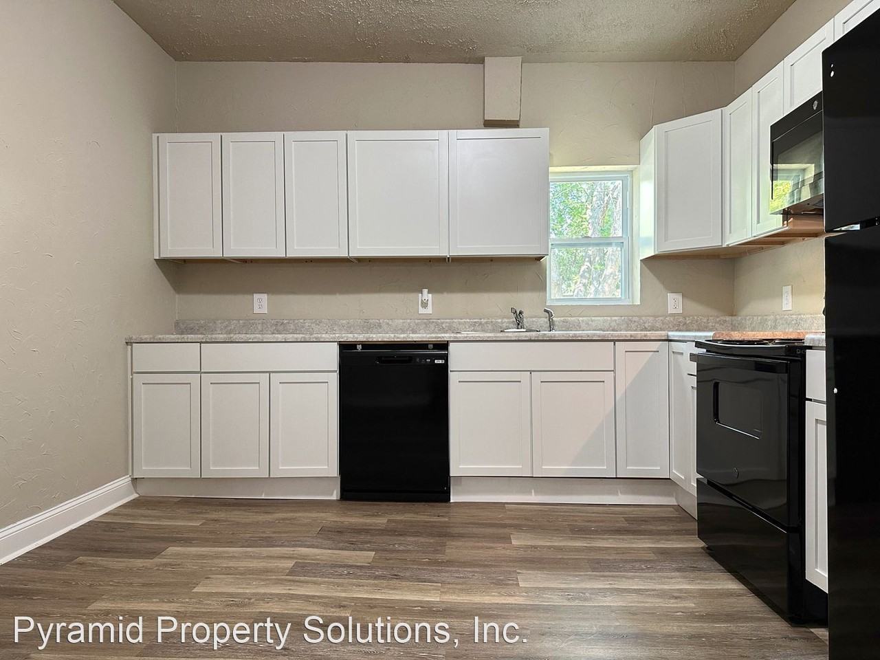 803 E Court Ave - Photo 2 of 13