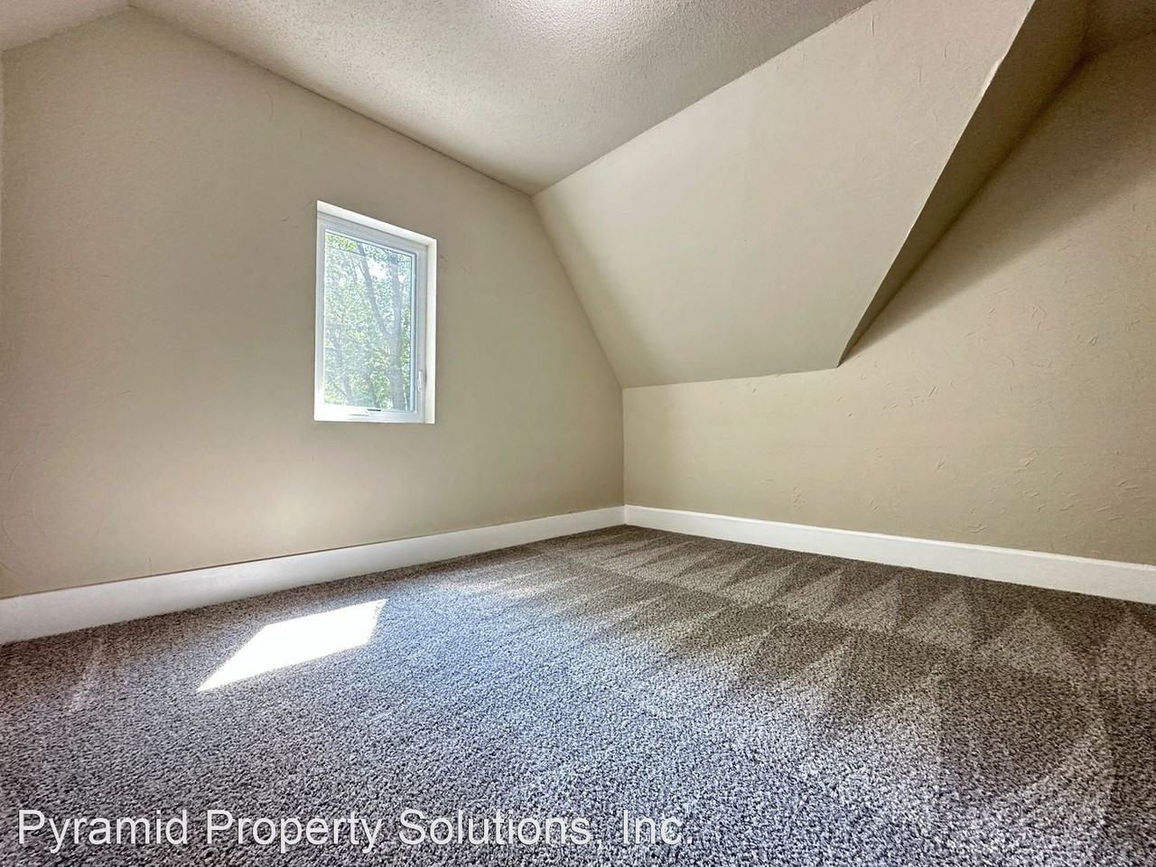 803 E Court Ave - Photo 3 of 13