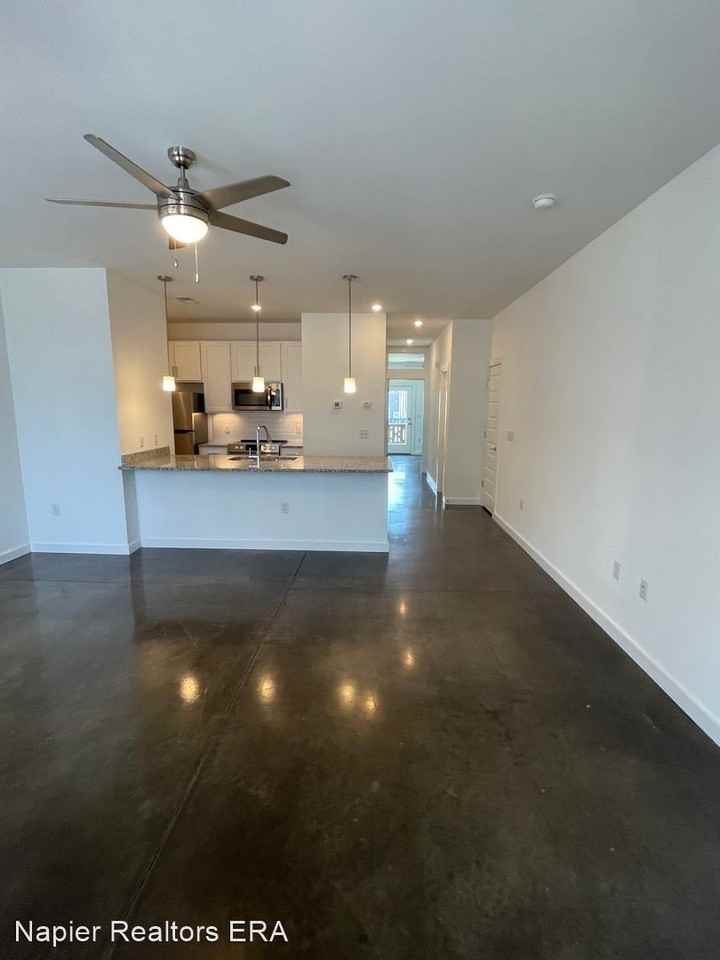 110A W 12th St - Photo 3 of 9