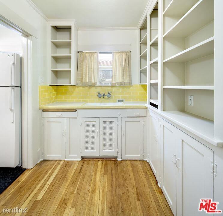 759 N Edinburgh Ave - Photo 3 of 9