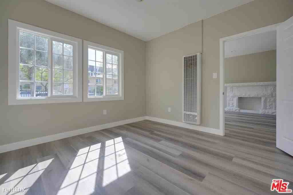 1127 N Formosa Ave - Photo 3 of 9