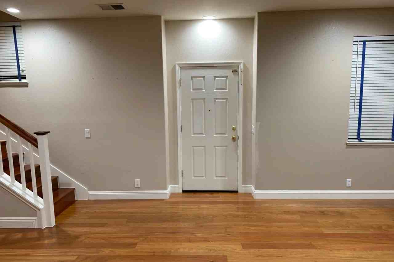 821 Date Palm Ct - Photo 3 of 34