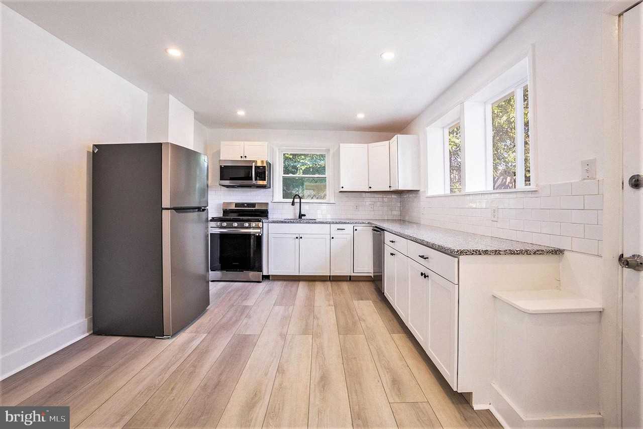 129 E Phil Ellena St #129 - Photo 3 of 5