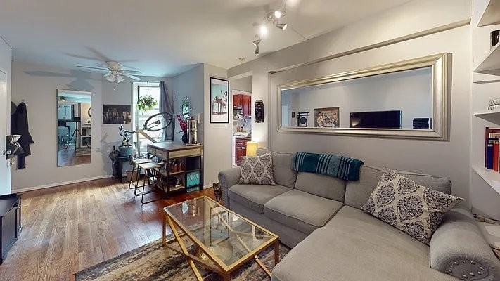 E 58th St #2EF - Photo 2 of 8