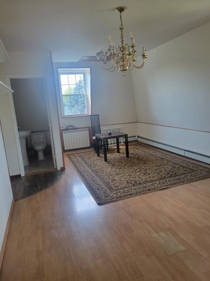 210 Union Avenue - Photo 3 of 9