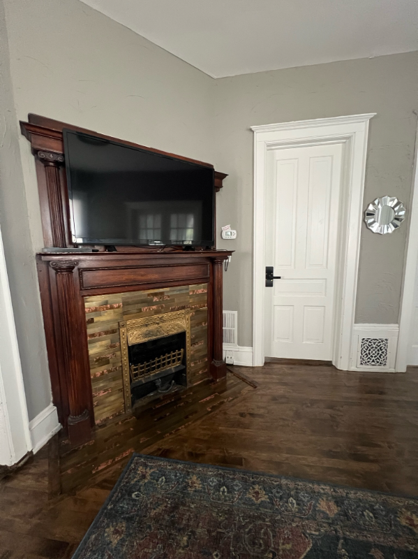 2643 N Oakland Ave #2643 - Photo 2 of 38