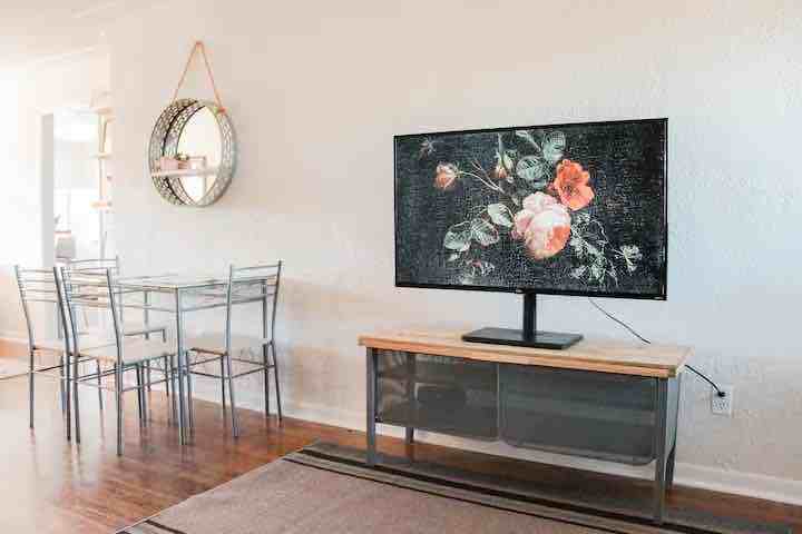 3802 Northwest Euclid Avenue - Photo 3 of 9