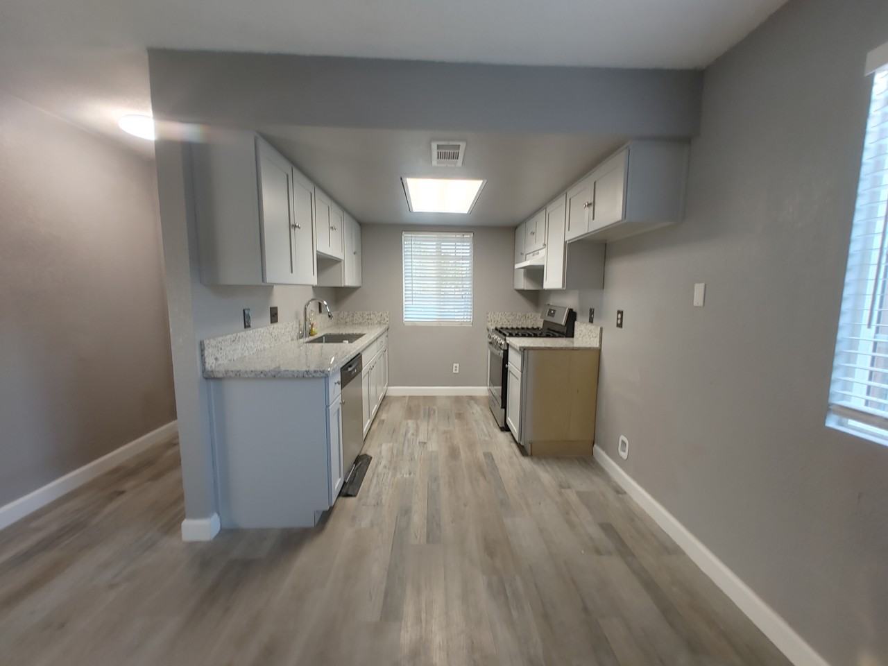 1127 E St #NA - Photo 2 of 20
