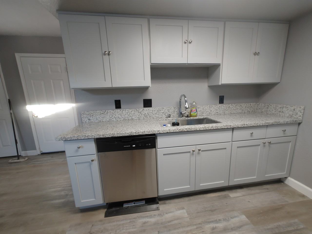 1127 E St #NA - Photo 3 of 20