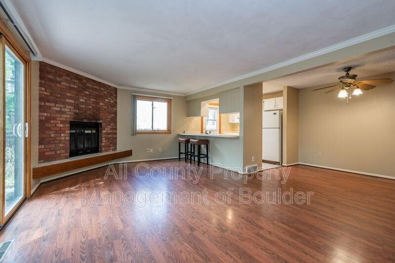 819 Elliott St - Photo 3 of 17