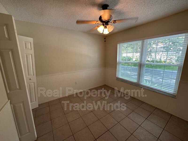 1155 Thayer St - Photo 3 of 19