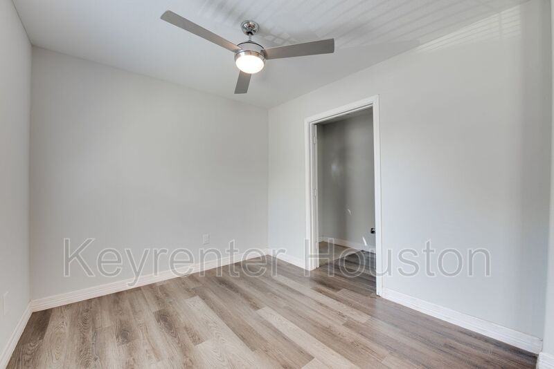 7601 Springdale St - Photo 6 of 26