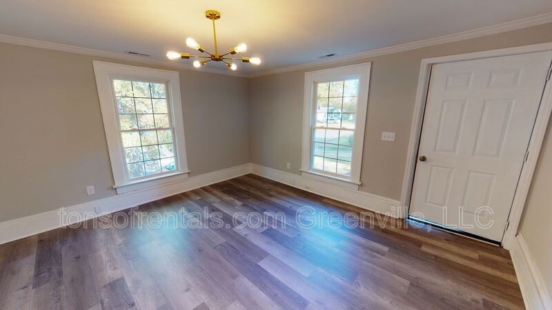 740B N Vernon St #B - Photo 2 of 10
