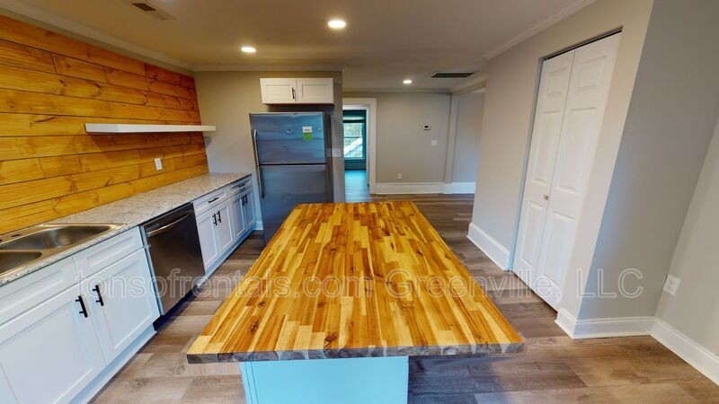 740B N Vernon St #B - Photo 6 of 10