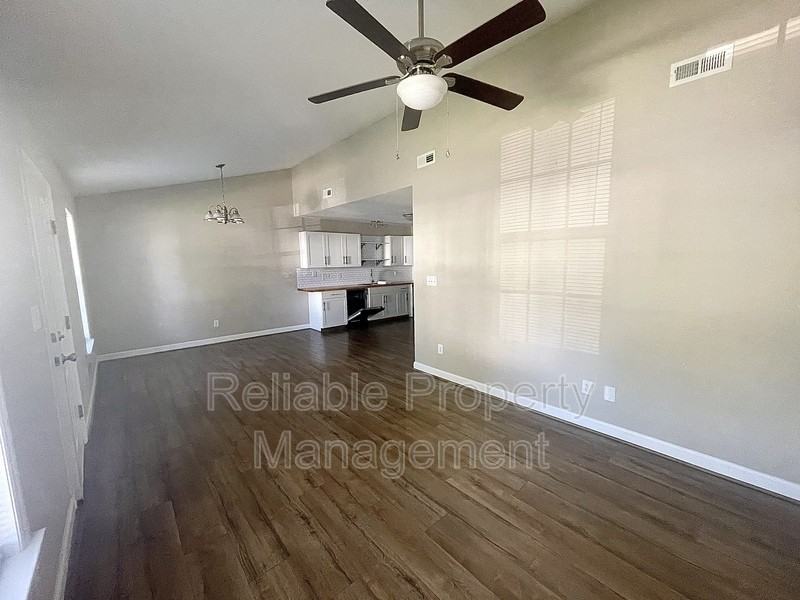 438 E Rose St - Photo 2 of 14