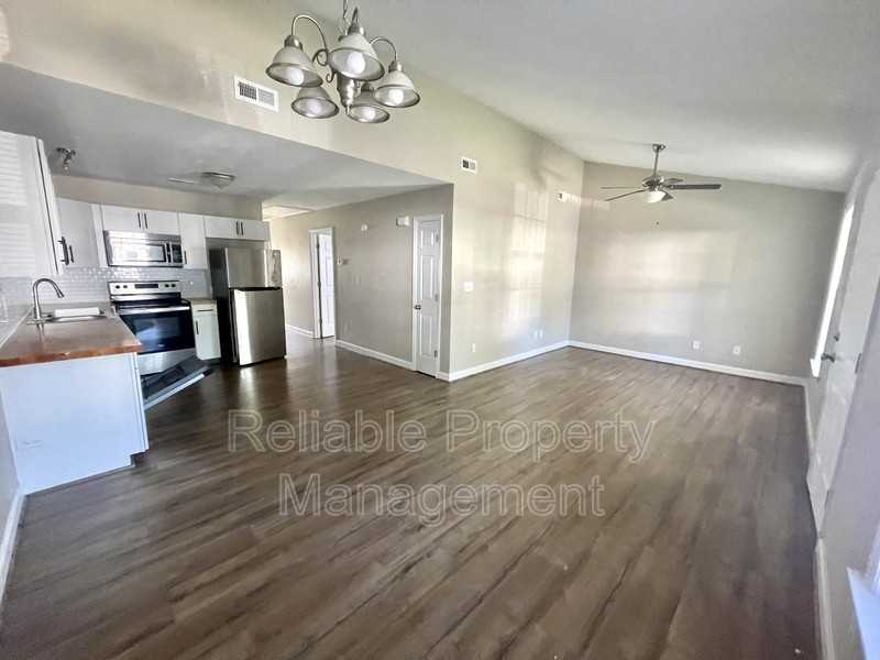 438 E Rose St - Photo 3 of 14